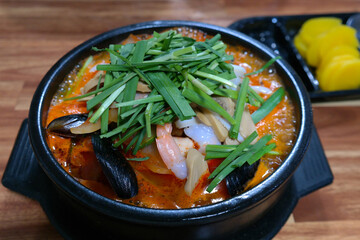 A Chinese-style Korean dish boiled with chicken or pork bone broth stir-fried vegetables, pork, and seafood in oil.