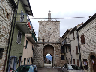 Fototapeta na wymiar Antico borgo marchigiano Serra Sant'Abbondio