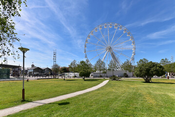 Fototapeta premium Frankreich - La Rochelle - Hafenviertel - Riesenrad