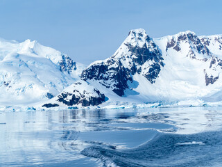Fototapeta na wymiar Cruirisng Paradise Bay and Neko Harbor, Antarctic Peninsula, Antarctica