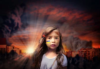 Wandcirkels tuinposter Child with the flag of Ukraine on face. Sadness longing hope. Portrait macro. Children's tears from the war. Evacuation of civilians. Freedom to Ukraine © ralwel
