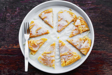 Milk roti, dessert, snacks, cut into pieces and serve on the table.