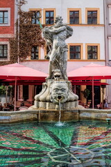 görlitz, deutschland - neptunbrunnen am untermarkt