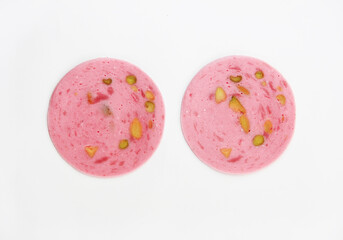 round pieces of thinly sliced meat sausage