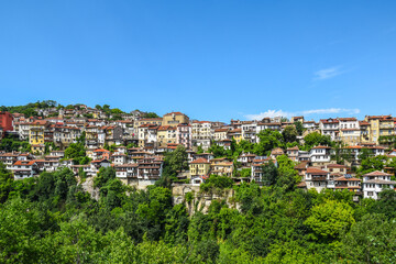 Obraz premium Houses on the mountain city landscape - Veliko Tarnovo Bulgaria