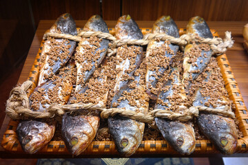 Barley-aged Dried Yellow Croaker was woven into a rope.