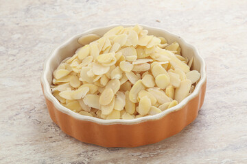 Almond nut slices for culinary