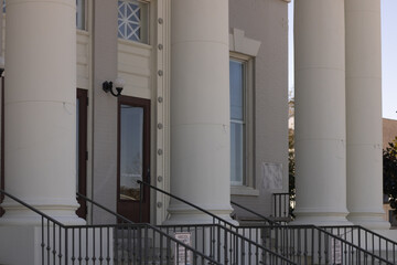 steps to a courthouse