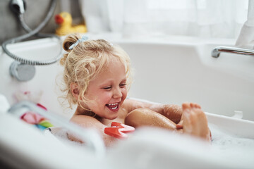 Obraz premium Bath time is my favourite time. Cropped shot of an adorable little girl taking a bubble bath during her morning routine at home.