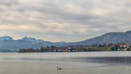Der Traunsee mit Blick zum Schloss Ort | Gmunden