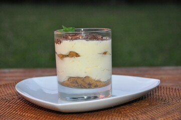 Iced vanilla cup with dulce de leche and chocolate