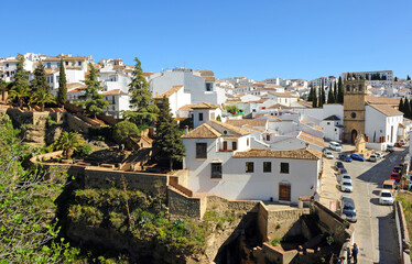 Vista de Ronda con la Iglesia de Padre Jesús, Ronda ciudad romántica encalada de blanco,...