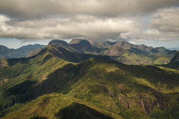 Vista de montañas desde la Piedra de Itaipava, Petrópolis, Brasil