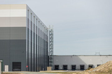 b&acirc;timent moderne avec escalier