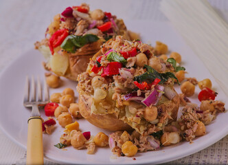 Baked potatoes filled with tuna and chickpeas.