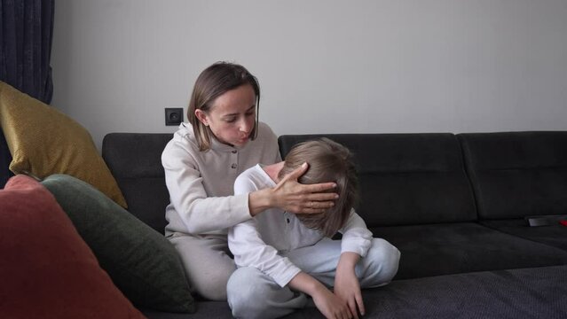 Symptoms of photodermatitis. Mom noticed a rash on the boy's neck. Improper nutrition. Worried mother discovers rash on baby's body. Body, health. Allergic reaction to sunlight