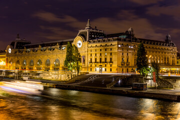 Fototapeta na wymiar Museum D'orsay in Paris at night