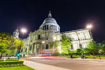Fototapeta na wymiar St Paul's Cathedral in London at night