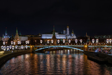Fototapeta na wymiar Night view of the Moscow Kremlin from the river.