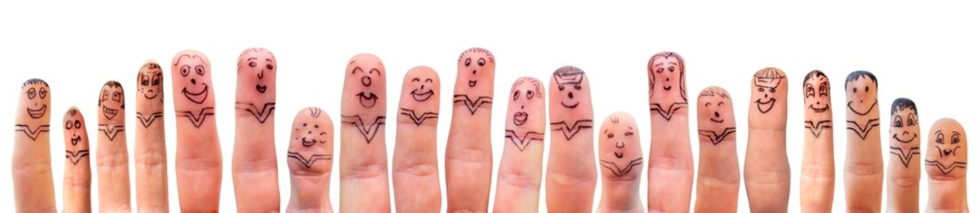 Lustige Fingermännchen vor weißem Hintergrund als Symbol für Teamwork und Freundschaft