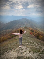 Obraz premium person on the top of mountain
