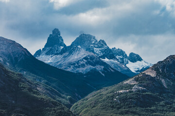 Montañas oscuras