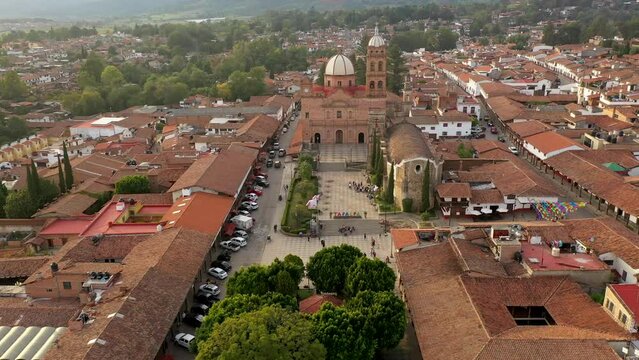 Vista panoramica de arriba del pueblo de Tapalpa Jalisco M&eacute;xico pueblo m&aacute;gico lugar famoso en medio del bosque