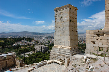 Fototapeta na wymiar アテネ・アクロポリスのプロピュライアから眺めるアテネ市街