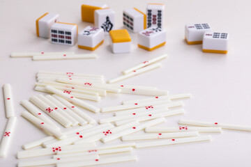 麻雀の点棒と牌　