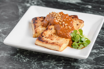肉みそ豆腐ステーキ