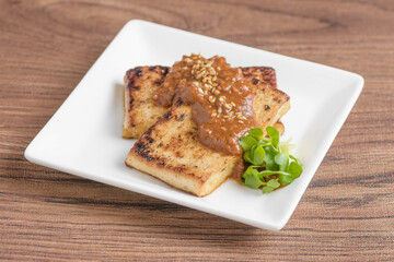 肉みそ豆腐ステーキ