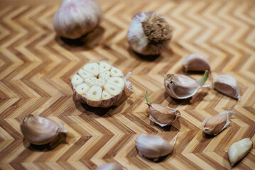 Fototapeta na wymiar Garlic on Cutting Board