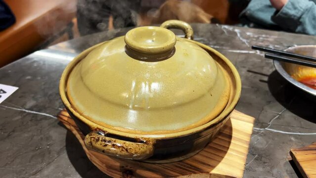 A pot of delicious classic Cantonese dishes, Kee Kee Chicken