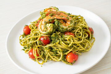 Spaghetti with prawns or shrimps in homemade pesto sauce