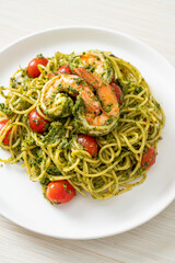 Spaghetti with prawns or shrimps in homemade pesto sauce