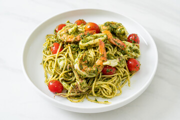 Spaghetti with seafood in homemade pesto sauce