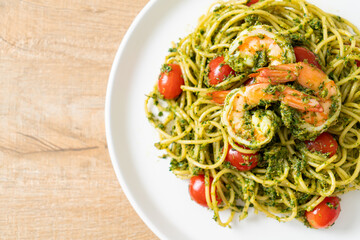Spaghetti with prawns or shrimps in homemade pesto sauce