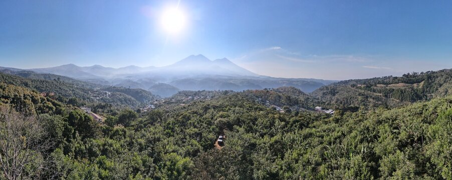 Volc&aacute;n de Acatenango y Volc&aacute;n de Fuego