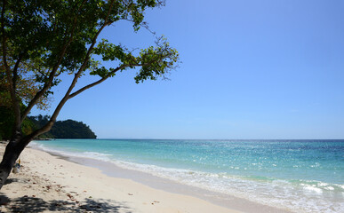 Fototapeta na wymiar Koh Rok (Rok Island) is a small archipelago in southern Thailand in the Andaman Sea.
