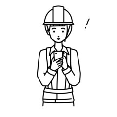 立ってスマートフォンを操作して何かに気づいて驚いた工事現場の女性