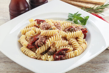 Pasta with tuna and tomato