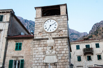 Fototapeta na wymiar clock tower on the town market square