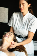 Obraz na płótnie Canvas Attractive young healthy woman in spa salon having massage