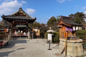  Zennyo-ryuo-sha Shrine and Ehou-sha Shrine in Shinsen-en Japanese Garden in KyotoCity in Japan　日本の京都市にある神泉苑の善女龍王社と恵方社