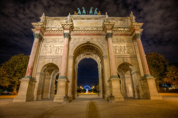 Fototapeta na wymiar Arc de Triomphe du Carrousel de nuit