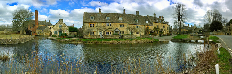 Fototapeta premium Lower Slaughter, village in the Cotswolds. Gloucestershire , UK 