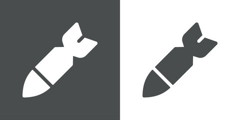 Arma explosiva aérea militar. Icono plano silueta de bomba aérea en fondo gris y fondo blanco 