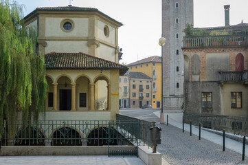 Sacile, Pordenone. Campanile del Duomo e chiesa di Santa Maria della Pietà con ponte sul fiume Livenza

