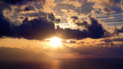 Fototapeta na wymiar Beautiful sunset with clouds and sea