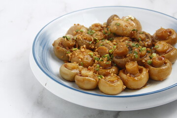 Freshly cooked garlic mushroom